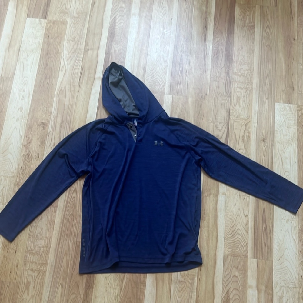 Under Armour Heat Gear Large long sleeve hood